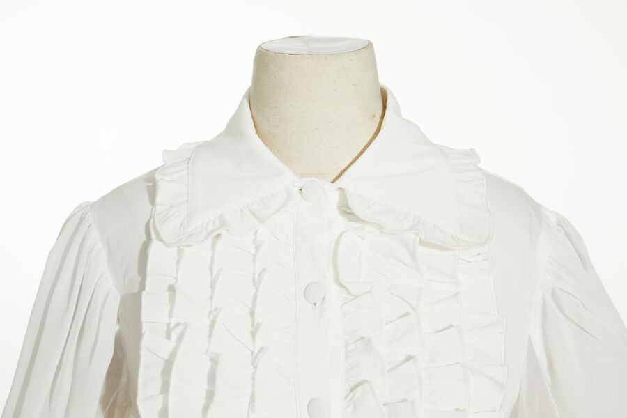 photo n&deg;7 : Chemise gothique bouffante &agrave; jabot pour femme