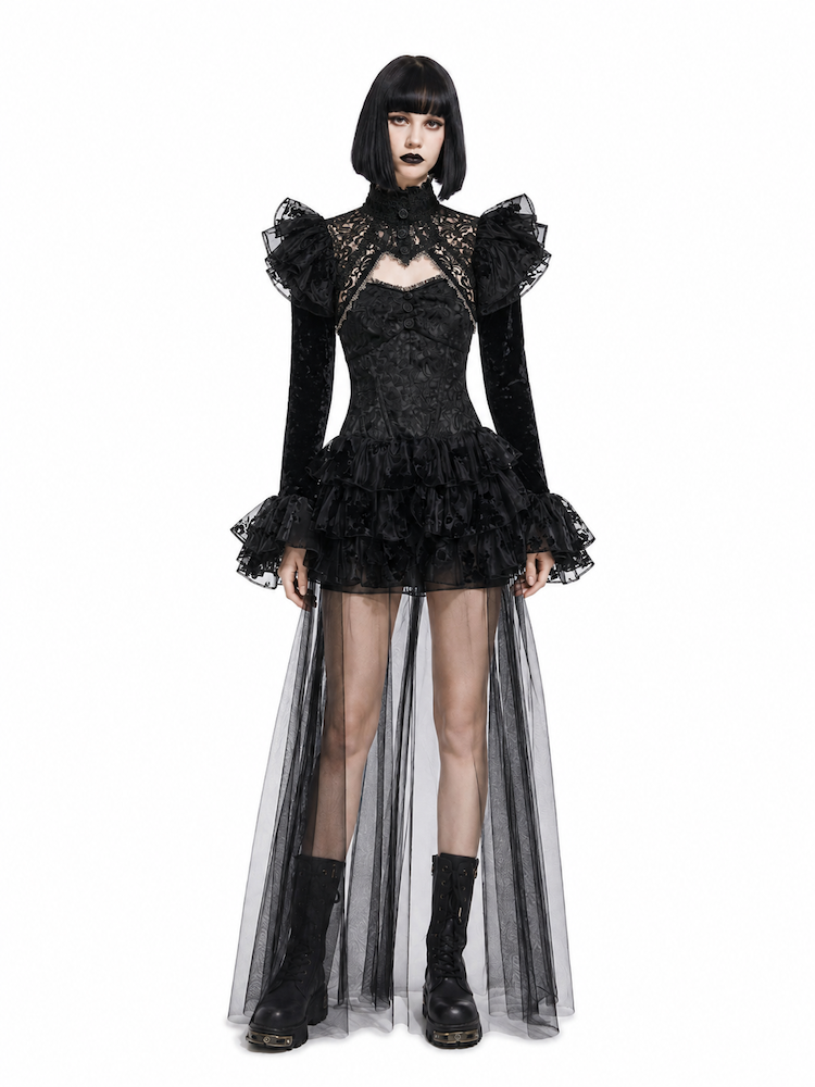 photo n&deg;3 : Robe bustier gothique &agrave; corset et longue tra&icirc;ne en tulle