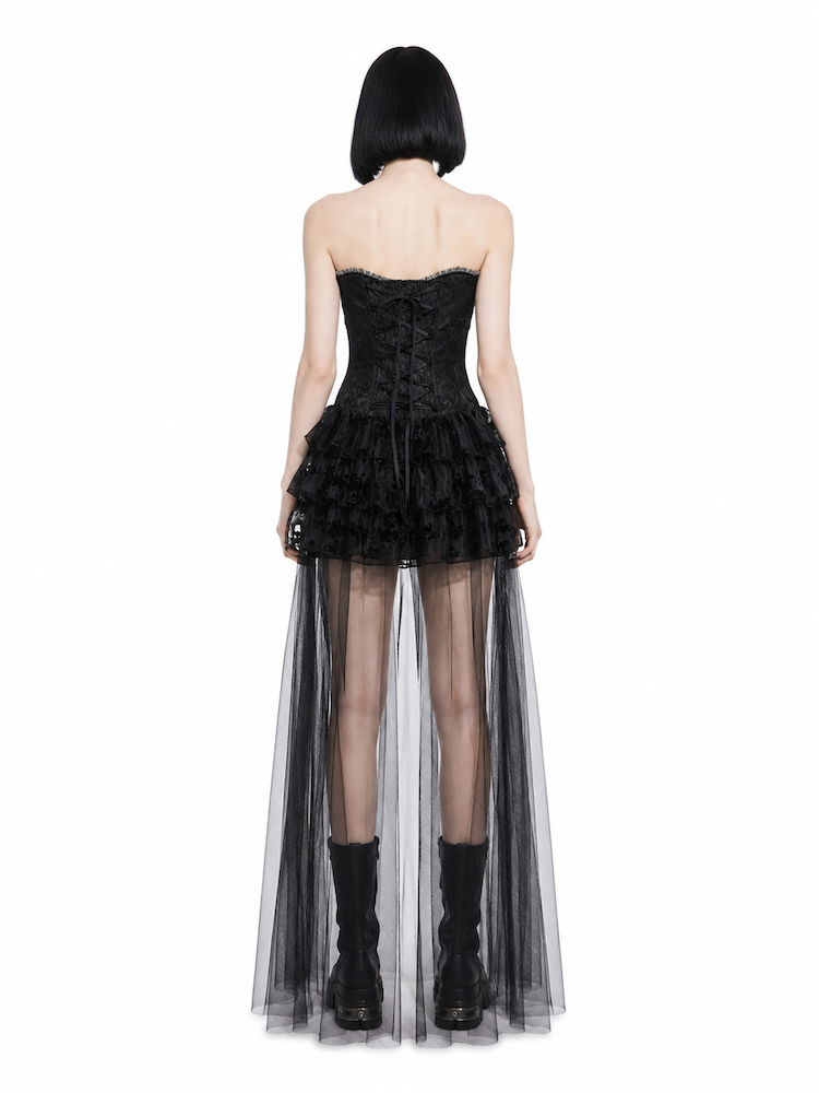 photo n&deg;2 : Robe bustier gothique &agrave; corset et longue tra&icirc;ne en tulle