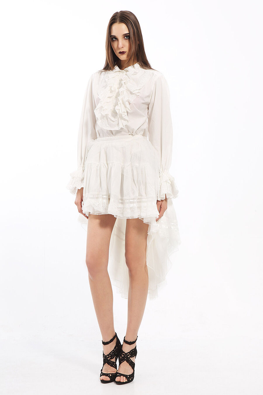 photo n&deg;2 : Chemise gothique victorienne noire en dentelle broderie anglaise et boutons perles