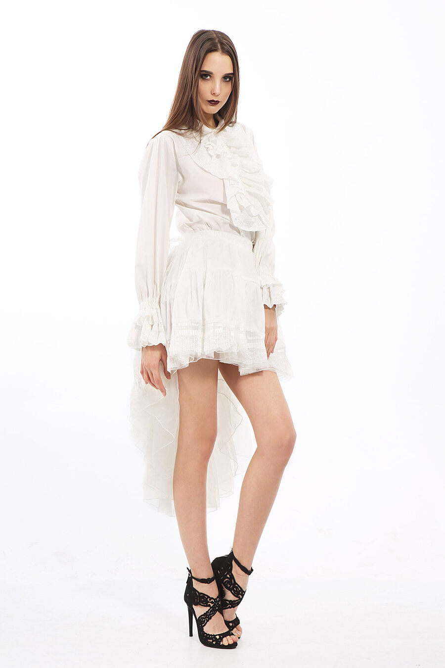 photo n&deg;3 : Chemise gothique victorienne noire en dentelle broderie anglaise et boutons perles