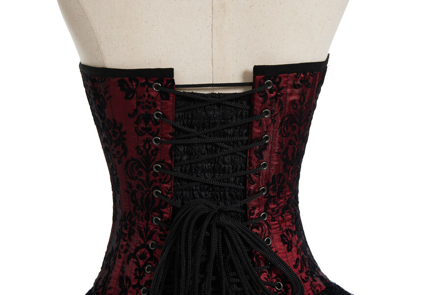 photo n&deg;12 : Robe bustier gothique asym&eacute;trique