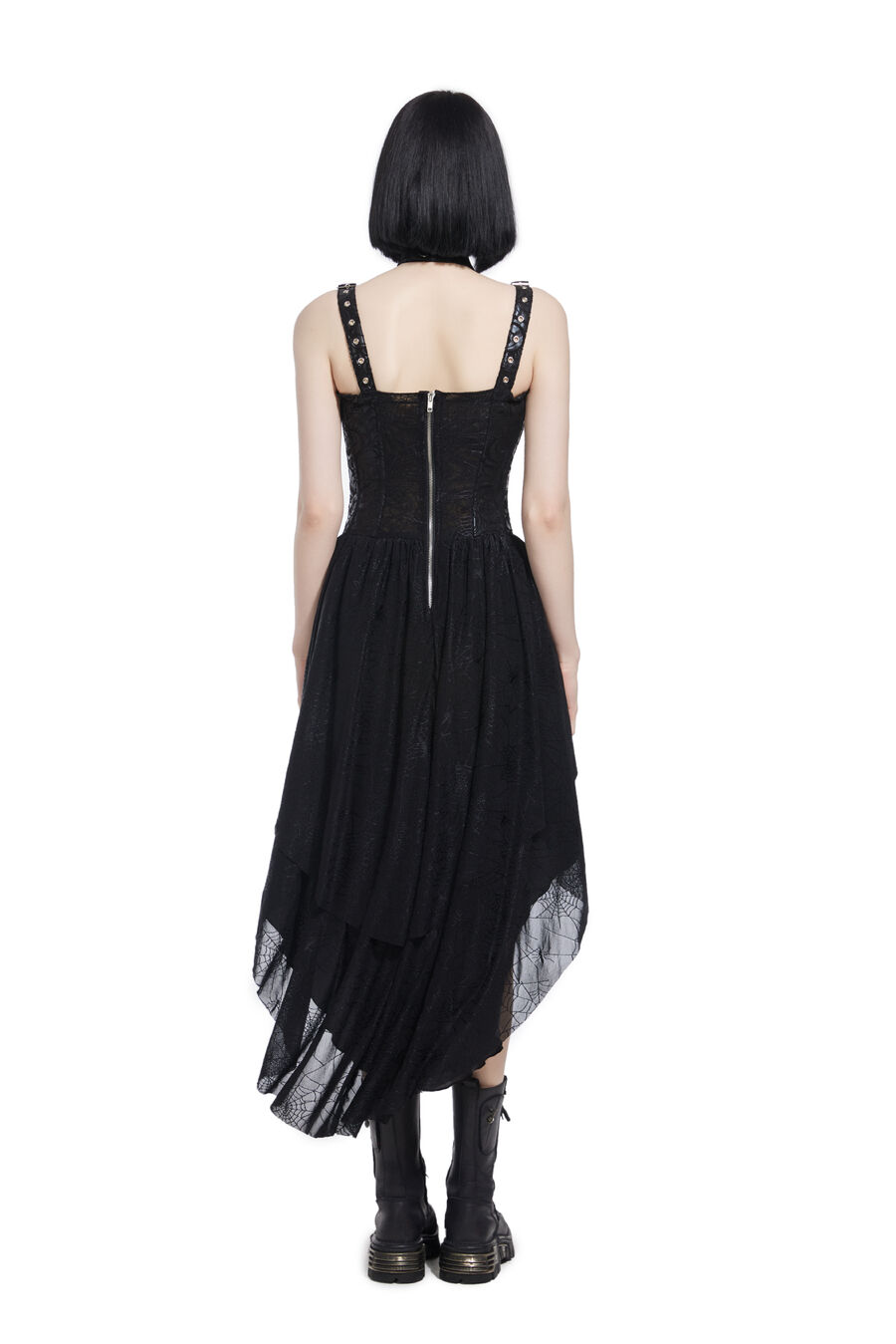 photo n°5 : Robe gothique avec chaînes et motif toile d'araignée