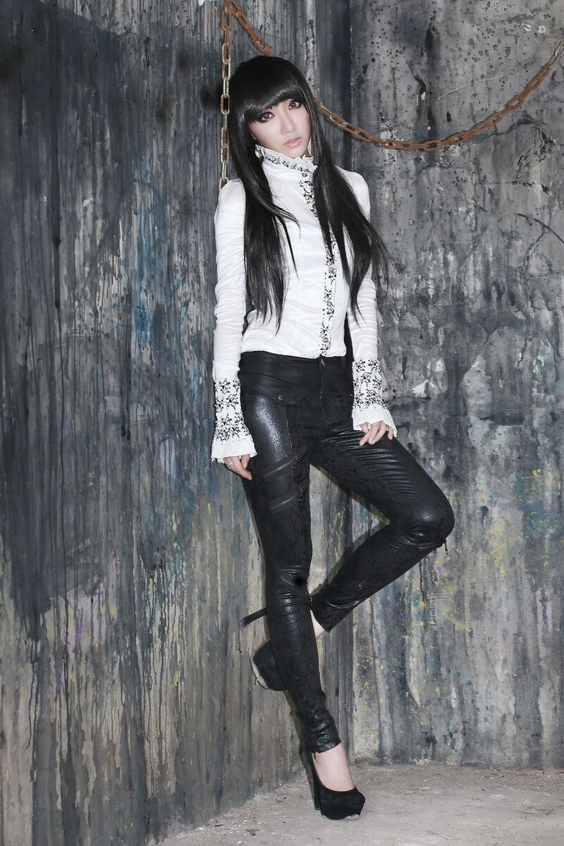 photo n&deg;2 : Legging noir effet serpent